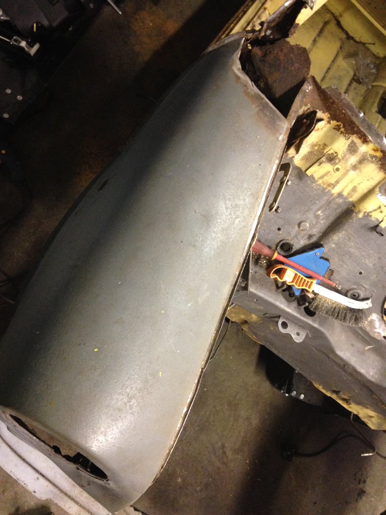 WMMinis's tweet photo. Before during and not finished the welding up #mini #classicmini #smallbuisness #lotsofweldingandrust https://t.co/mqcRGpiYFF