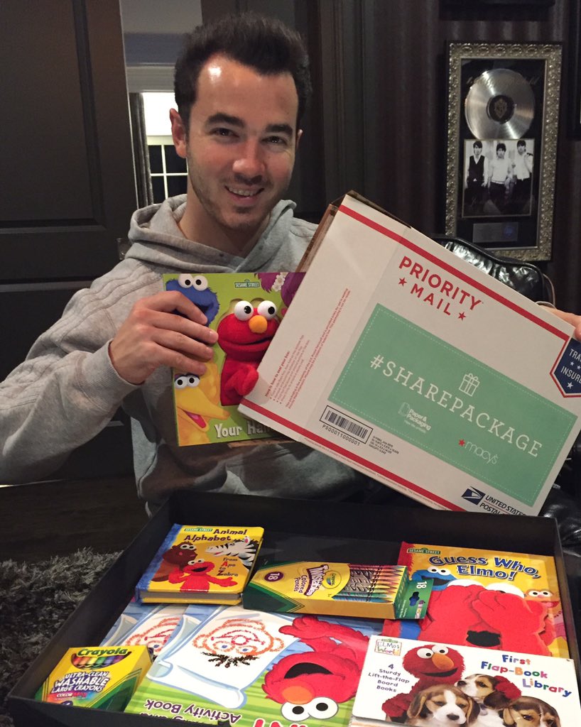 kevinjonas's tweet image. Loved filling my #sharepackage from @howlifeunfolds &amp;amp; @macys with @elmo books for Children’s Hospital of Philly!