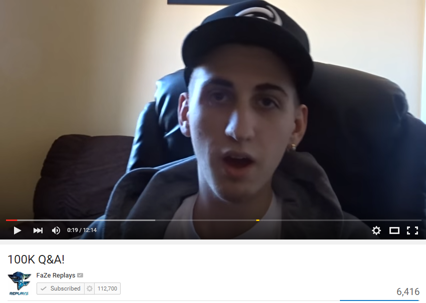 joeyfds's tweet image. Am I the first one to notice this??