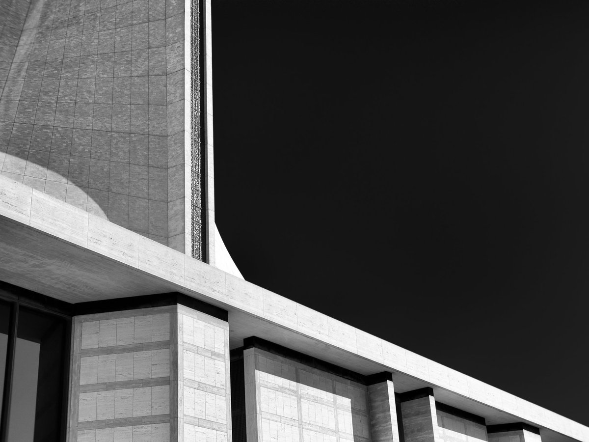 pixelanche's tweet image. A local cathedral. #photography  #blackandwhite