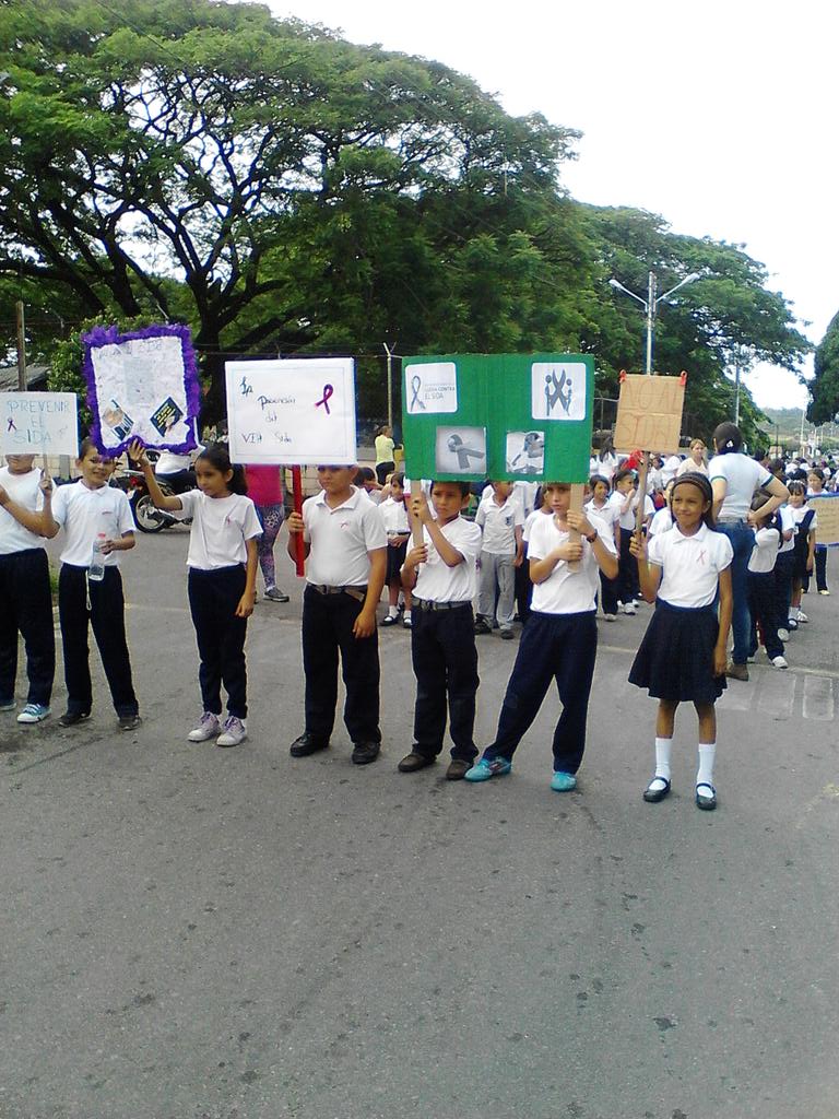 ebncoloncito's tweet photo. Hoy realizamos caminata sobre prevención del Sida.@CLIFPMPanam @Sonia_Linsay https://t.co/jWARwCZKxr
