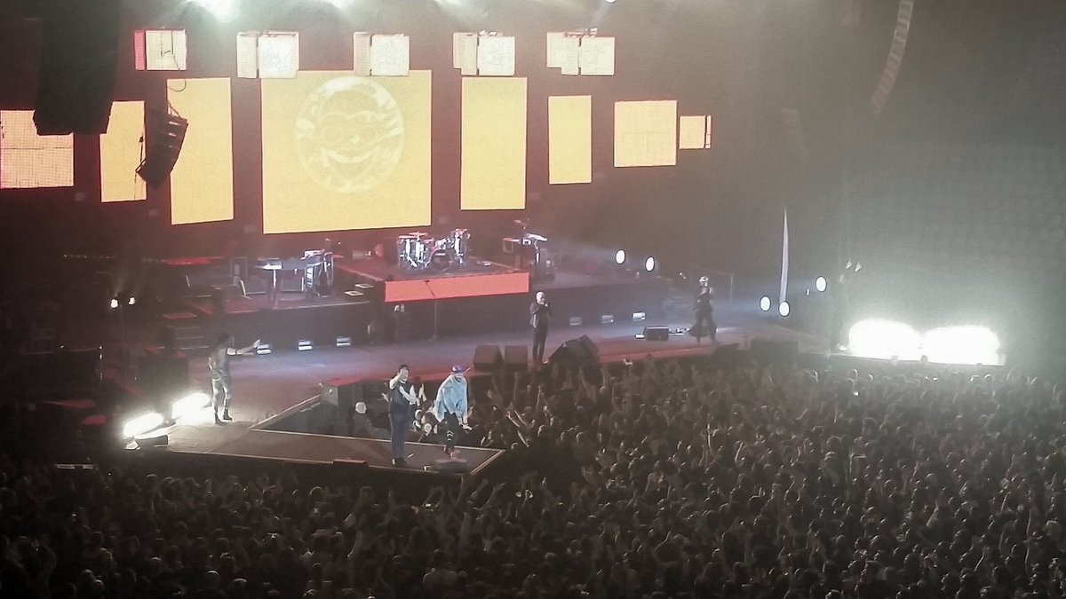 StefanoCazzella's tweet photo. Concerto dei @Negramaro #Meraviglioso #secondaluna #Roma https://t.co/OAQhzZm90W