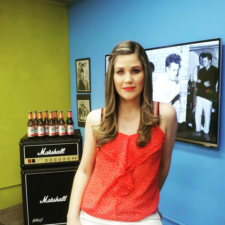 CynthiaSchaerer's tweet photo. Les espero a las 21hs @heimusica señales 500/750 de TigoStar. #MorrisseyEnPy presentado por @Budweiser_py #EncoreTV https://t.co/Fyza4Et1Uk