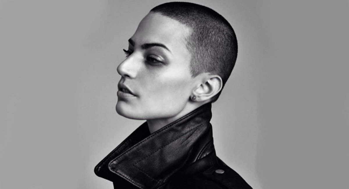 factory261's tweet photo. Dayna Christison, la modelo a la que el cáncer no la detuvo https://t.co/XswHchMaav https://t.co/ciAhMdMLU6