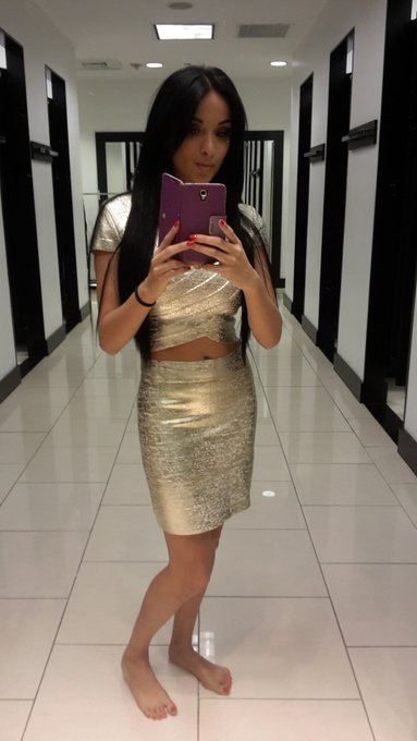 I like this kind of dress ?? https://t.co/dML1syYYlz