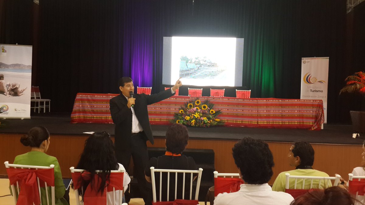 WILMERALIMONGI's tweet photo. @MinturZonal4 #workshop2015 Alberto Miranda de Fortaleza Manabita expone sobre comercializacion de turismo. https://t.co/uTBCBJJXZ4