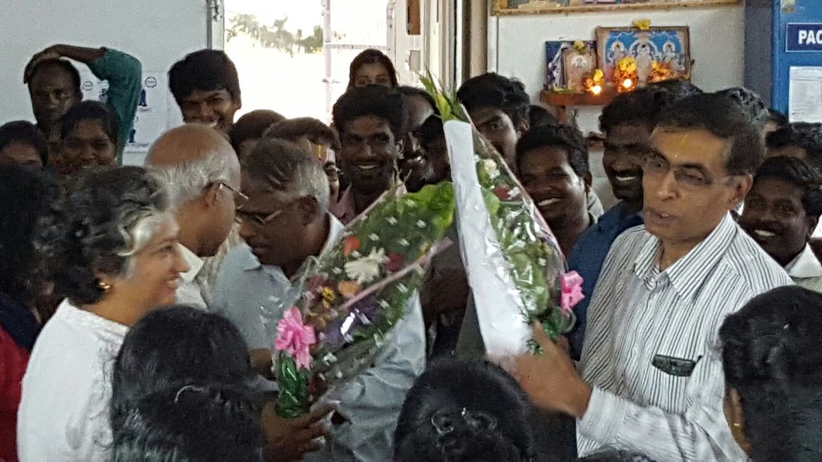 MandalaApparels's tweet photo. Season of celebrations! Our COO's birthday flowers and cakes!  #company #birthday #celebration #Employees https://t.co/1YMw6uppdl