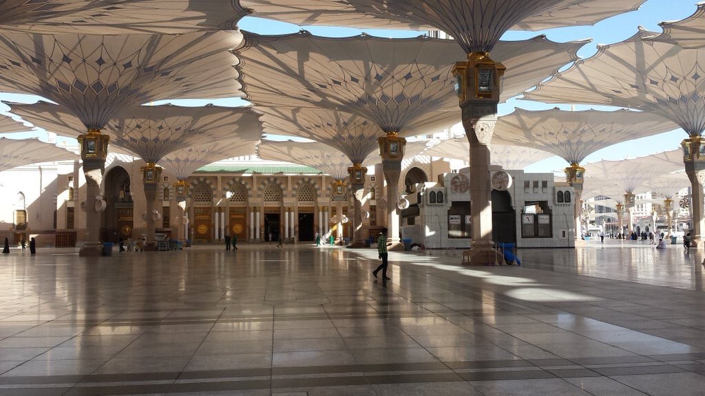 yasserayt's tweet photo. باب الملك سعود بالمسجد النبوي
يوم افتتاحه من جلالته
نقله وبقاء حوافه داخل الحرم
في توسعة الملك فهد عدة أبواب رقمه٨ https://t.co/8bdBsuRNme
