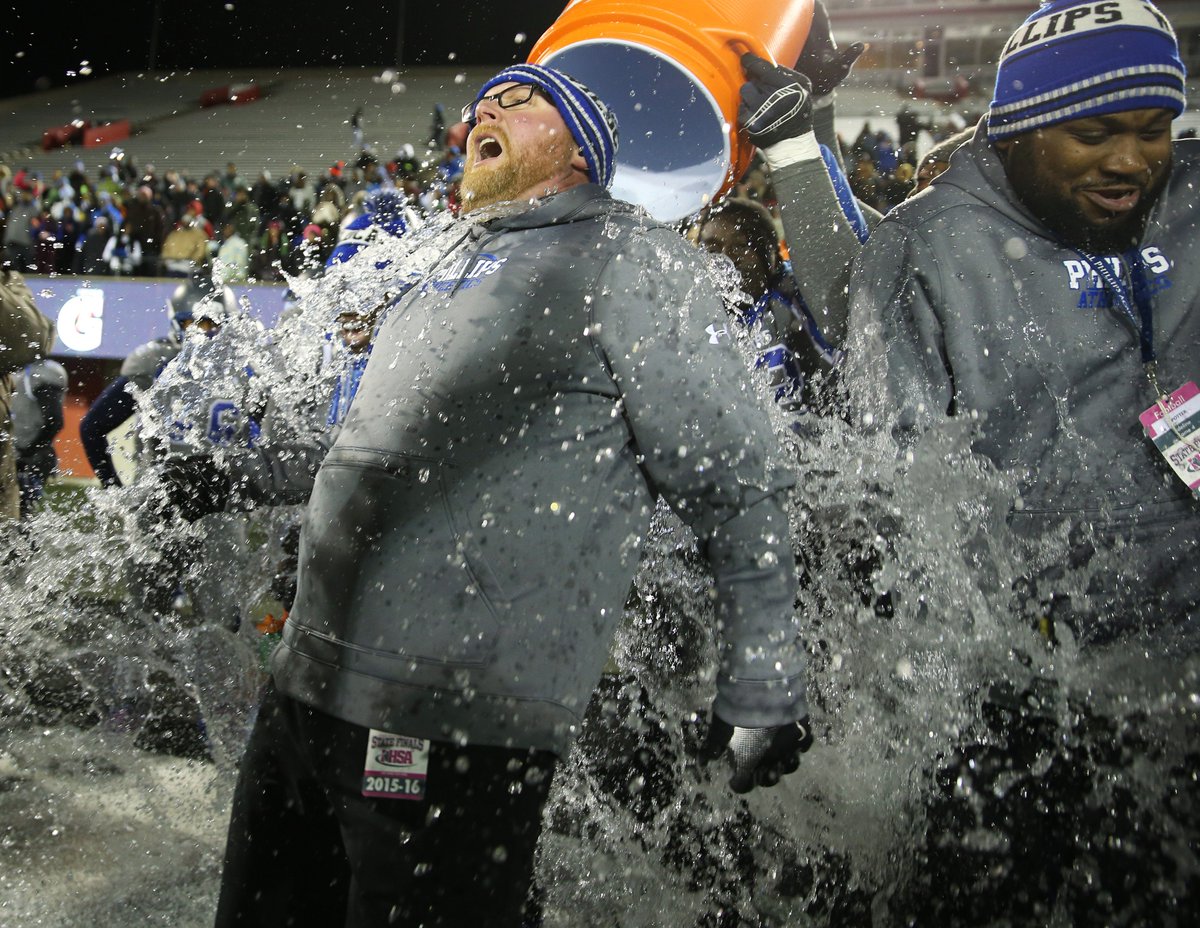 ChiTribPreps's tweet photo. 4A final: @PhillipsFBcoach claims Public League's first title in lopsided win, via @mhelfgot https://t.co/nYU01wjfNu https://t.co/Bm9OxZh3TS