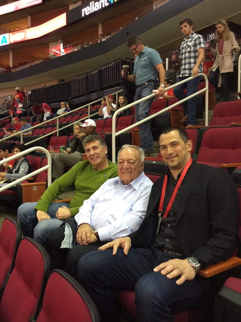 KojiMurofushi's tweet photo. Came to see #HoustonRockets #NBA , Huston Rockets with President #IWF Tamas Ajan. #HoustonIWF2015 https://t.co/NeBsQNLbgD