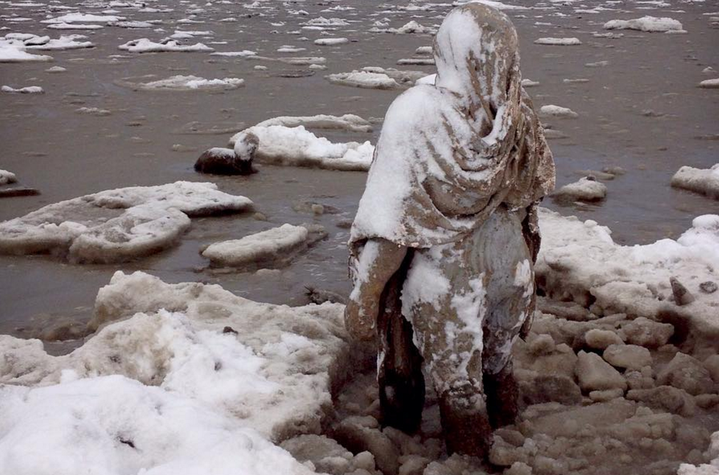 weathernetwork's tweet photo. This is why you shouldn’t put 74 statues on a windy coast: https://t.co/ljjt5YtYPB #100StoneProject https://t.co/mg2rGLPAMF