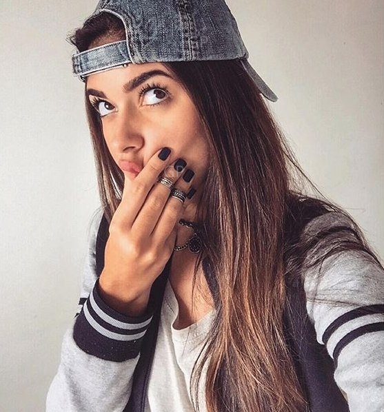 GrideP's tweet photo. toda vez que ela passa, o bonde fica tipo a milhão https://t.co/aTVmlUzyoB