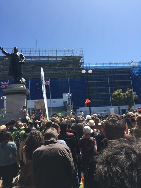 Jeff_Sissons's tweet photo. Kickass speech from @helenkellyUnion at #climatemarchnz. Just transition now! https://t.co/BF2I66eSWZ