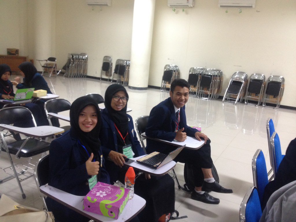 Finalis dari rumah sendiri Finalis dari Universitas Airlangga :)