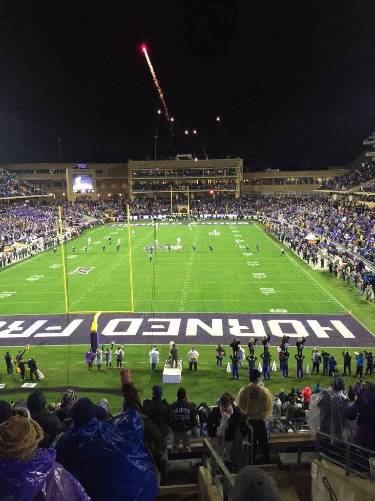 Brooke4Target's tweet image. People may think I'm crazy, I think I'm dedicated! Go frogs! Beat them on the ice!!