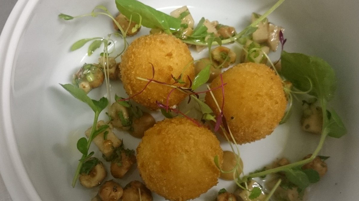 New goats cheese @sullivanscodown with pickled pears, hazelnuts, burnt apple puree and watercress