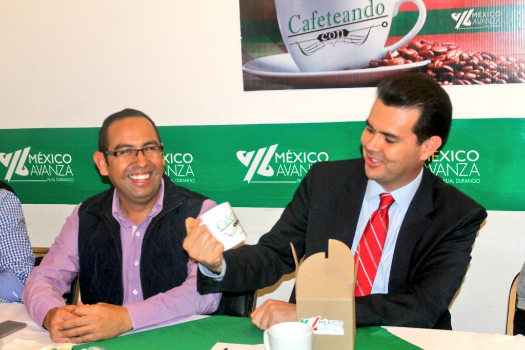 RicardoMCorral's tweet photo. Agradezco a mi amigo @RNavarreteG por acompañarnos en #Cafeteando esta tarde. Un abrazo Secretario! https://t.co/jsvxJF9Eta