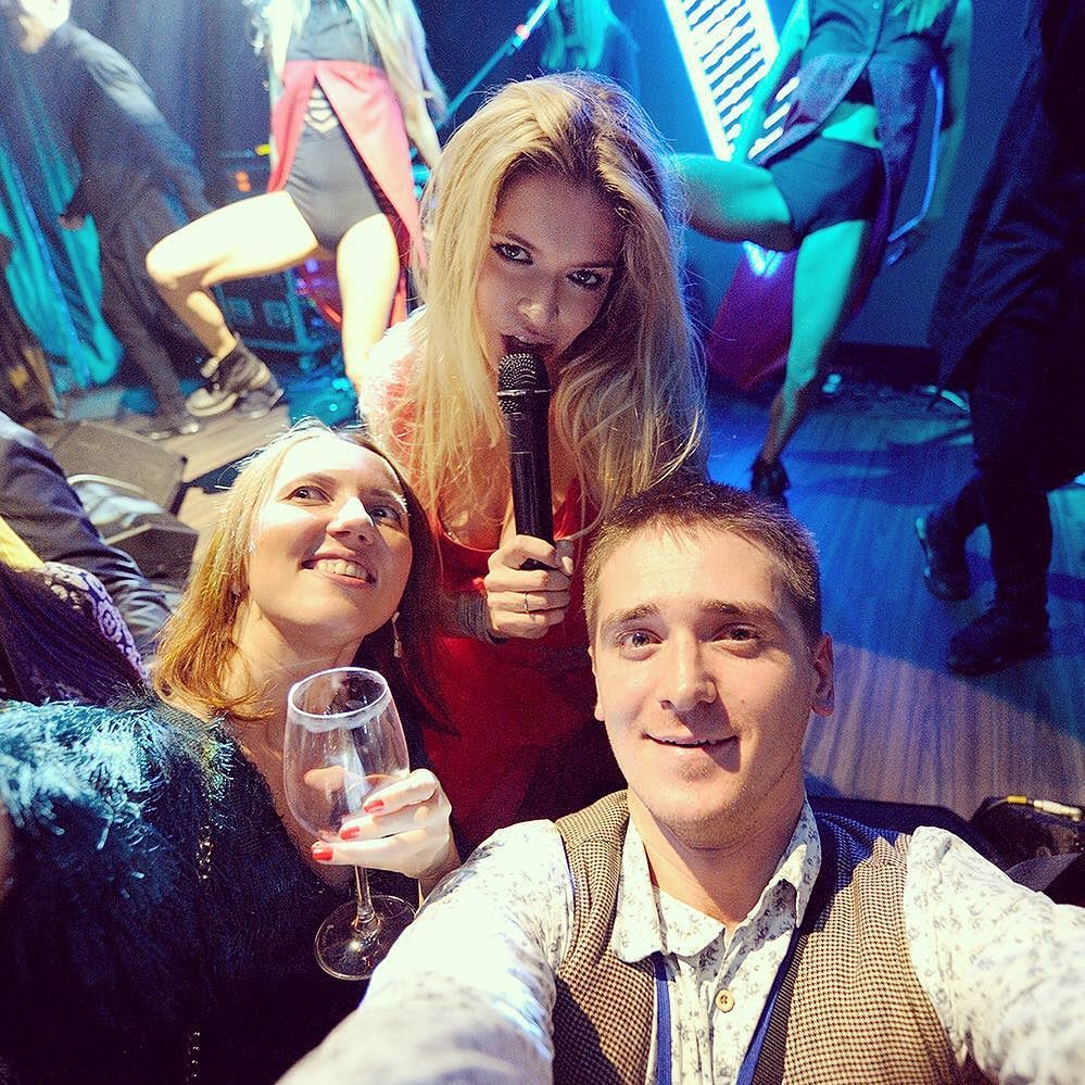 SPB_2life's tweet photo. #спб #Питер Было тааак круто! Впервые захотелось сделать селфи:) #verabrezhneva #jamhall #ververa #верабрежнева #ge… https://t.co/LTI7ikO1Z8