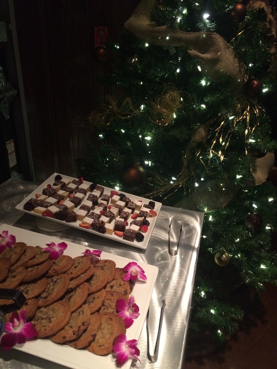 TheWellCatering's tweet photo. We are decking the halls and drooling over these desserts #Waldowell
#Deckthehalls #KCcatering https://t.co/eAKYJMkAe2