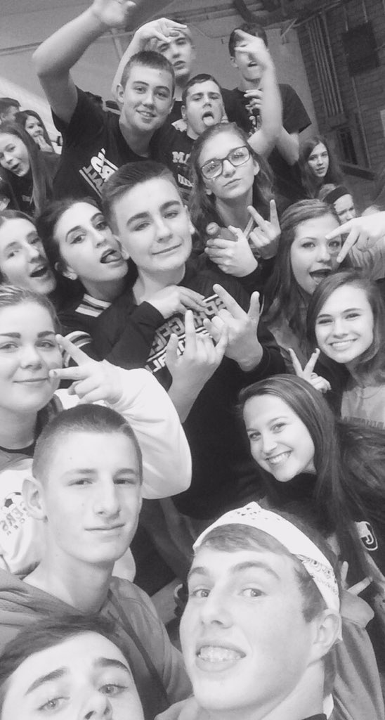 Hevyn_21's tweet photo. goals #squad #billock #beavercall #headband #howsyoursister https://t.co/1FjJ0LLC3c