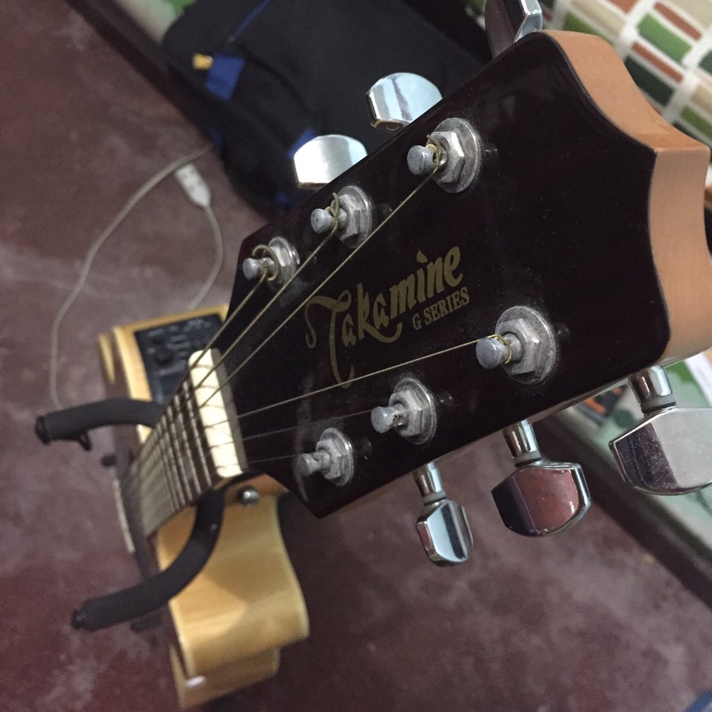 pjpb7's tweet photo. this is where my demons hide... #takamine #guitar https://t.co/kxowQXGaUl