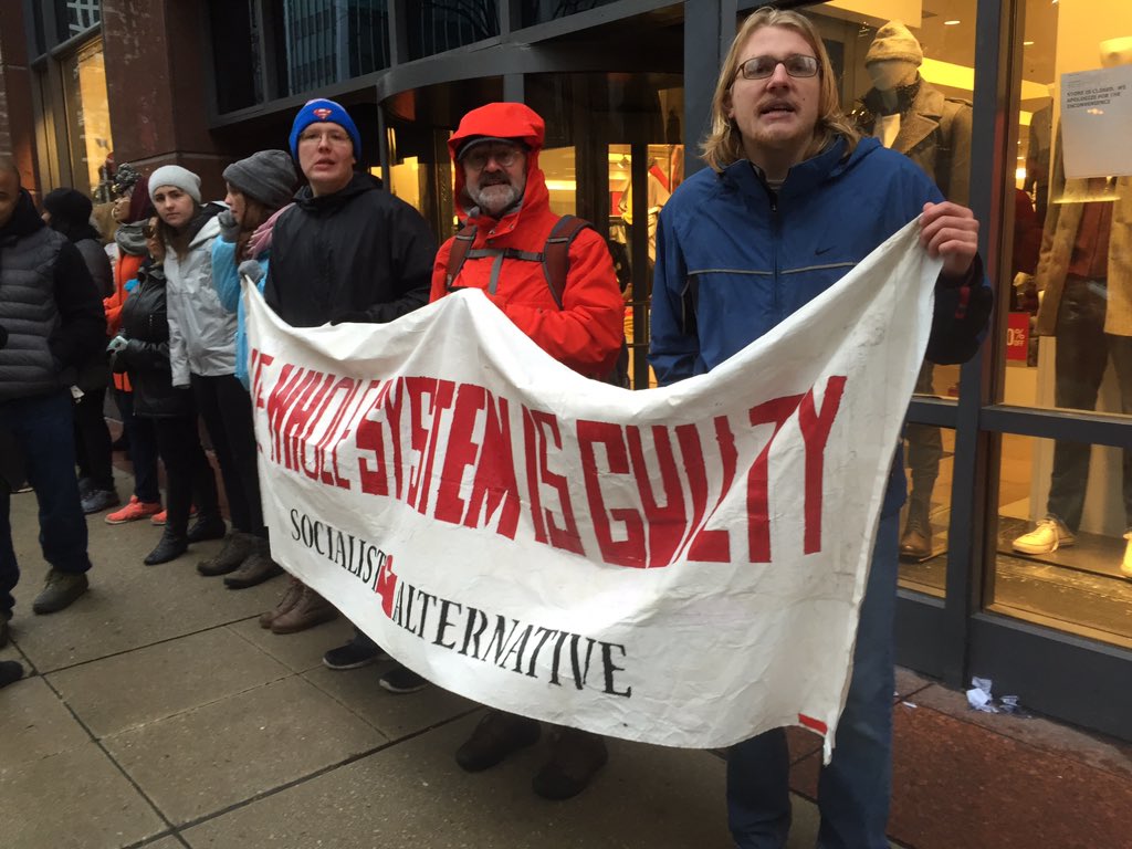 ProtestPin's tweet photo. RT toniirving: Gotta love the power of nonviolent #protest #LaquanMcDonald #protestblackfriday #economicstimulus D… https://t.co/Lnb8BaBzOJ