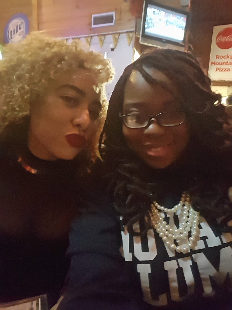 sipJENandJuice's tweet image. Me and @J_Bunnie with ha titties out #settingtraps