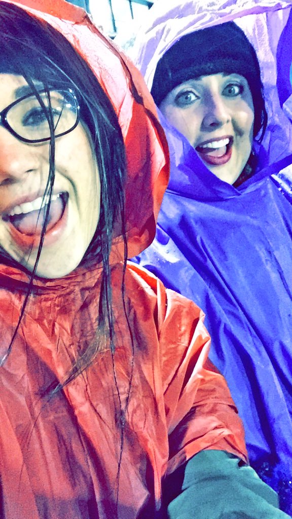 kimeriM's tweet photo. Enjoying some FNL w my momma 💕🤘🏼😆 #goTrav https://t.co/InECQxhwS6