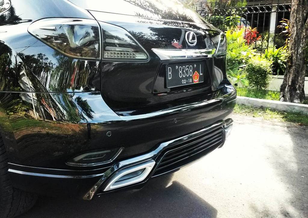 BodykitChannel's tweet photo. Wald lip for Lexus RX350 rear done #wald #waldbodykit #lexus #lexusrx #lexusworld #bodykit #bodykitsurabaya #bodyki… https://t.co/nZxPjy0h3B