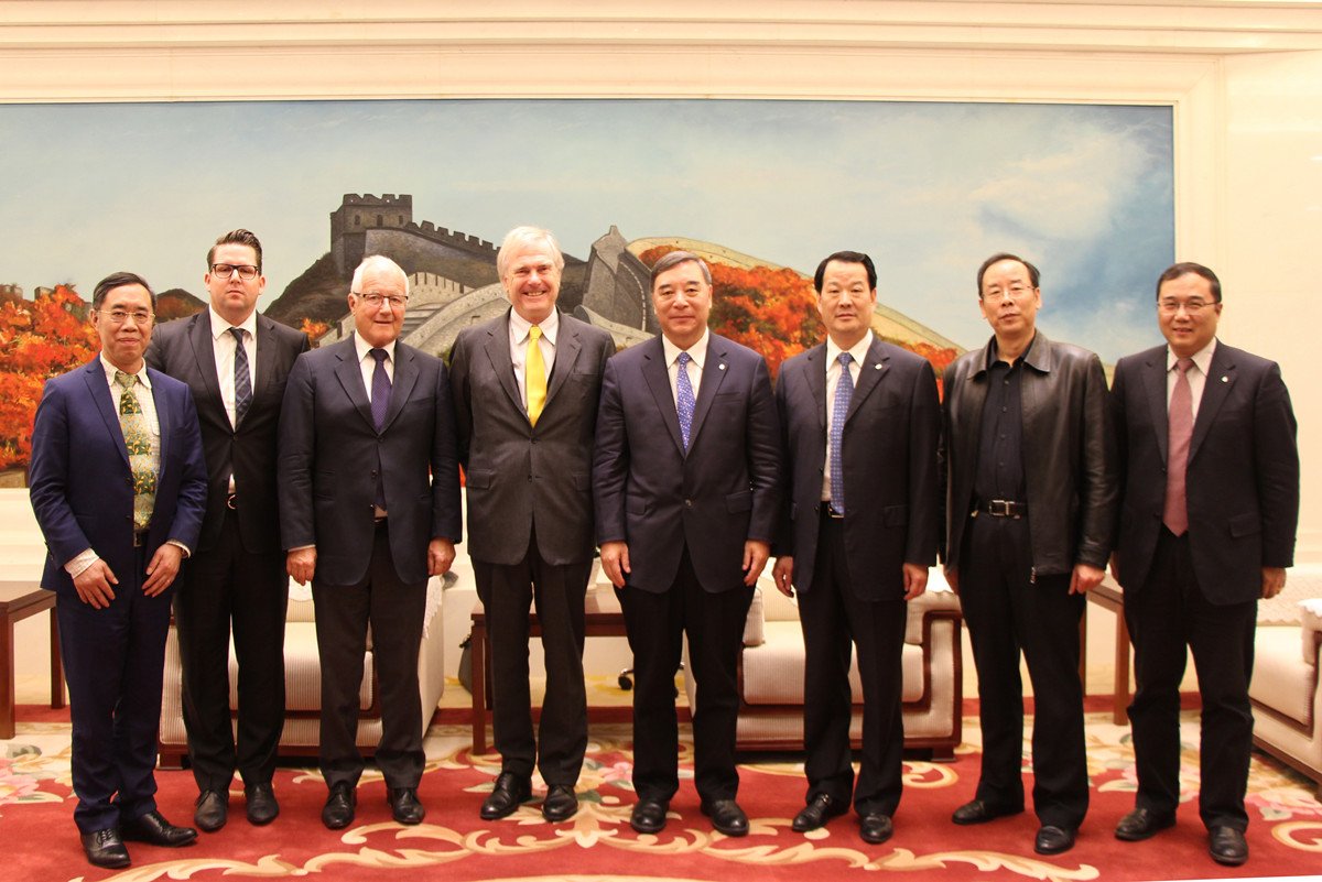 refwin_news's tweet photo. Mr. Franz Struzl, CEO of RHI AG, visited CNBM on Nov 17. https://t.co/eZu2ZjV7fa