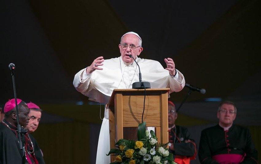 citizentvkenya's tweet photo. Corruption is not a path to life, its a path to death – Pope to Kenyans https://t.co/SrzyICbAn5 #PopeInKenya https://t.co/MoxxIk7ole