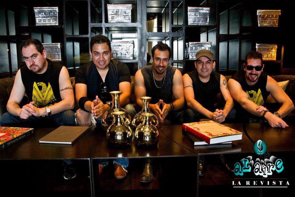 BarbaRojaHmo's tweet photo. Después de rockear toda la noche. Entrevista #muyloca en el St. Regis de la Cd. De México con @alaireMmedios #Augrrr https://t.co/HnbBJs07s6