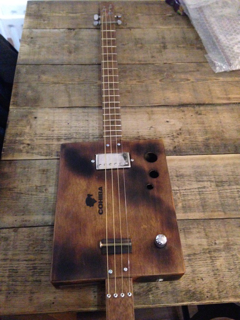cigarbox_sounds's tweet photo. #CigarBoxGuitar #TheBlues #Cohiba https://t.co/CuIdEeRlCk