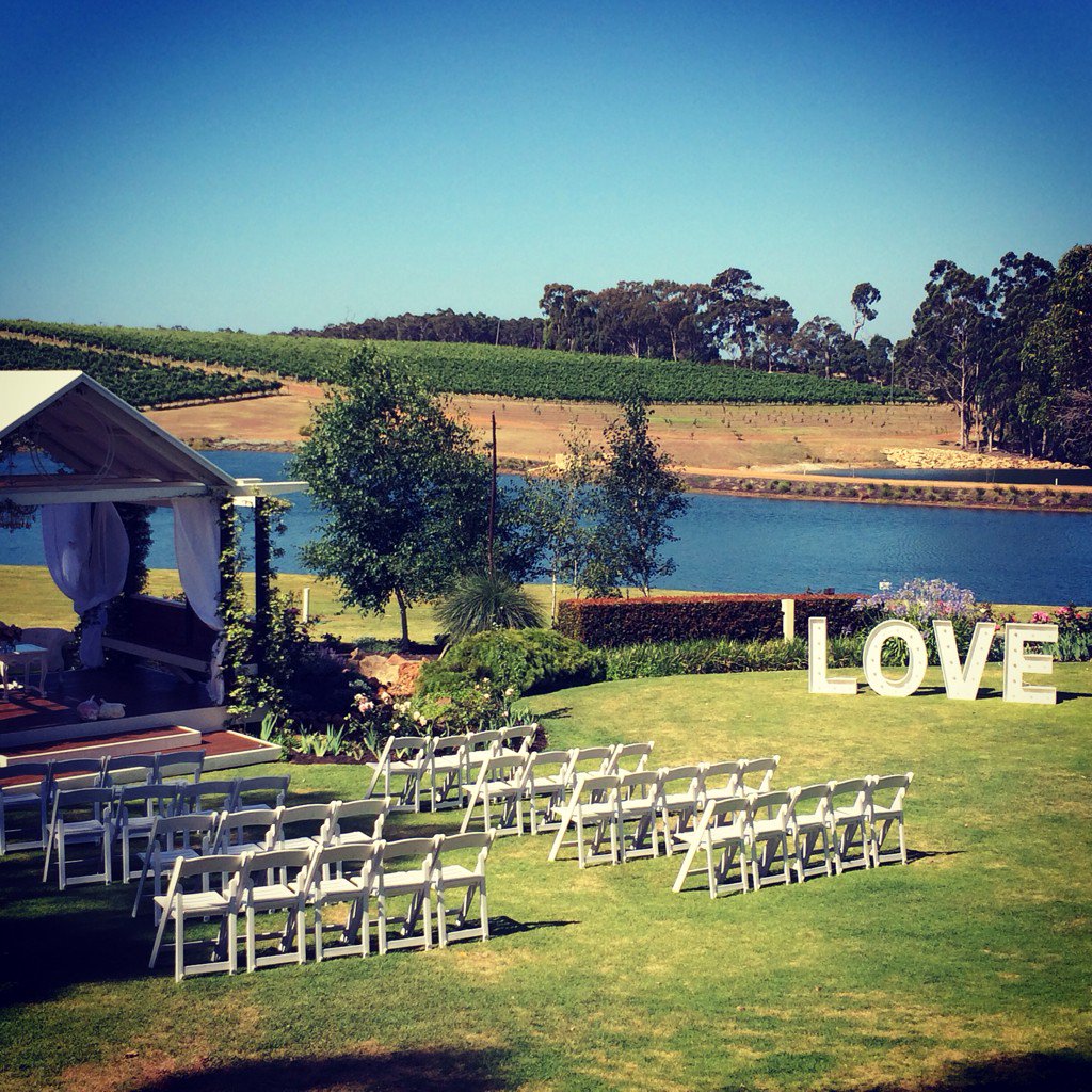 RetroBoothSW's tweet image. Love Letters @AravinaEstate @RetroBoothSW #FridayWedding #wedding #Stunning #lights #love