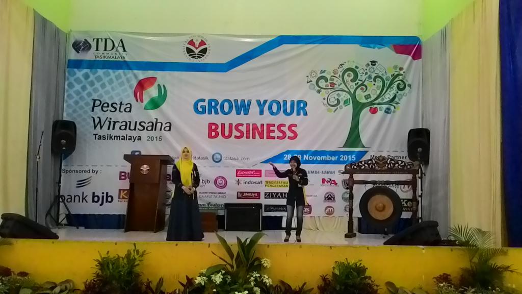 Live report pesta wirausaha Tasikmalaya 2015 <a href="/radioemdikei/">102.9 FM eMDiKei</a> , <a href="/TanganDiAtas/">Komunitas Pengusaha Tangan Di Atas (TDA)</a> @pestawirausaha