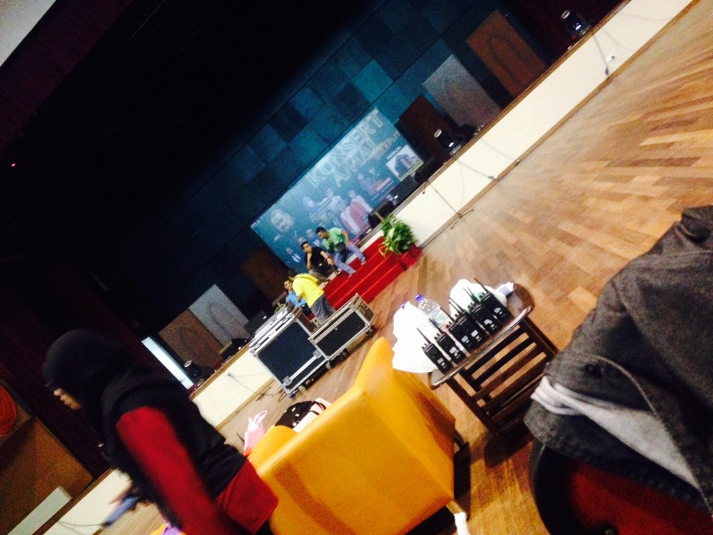 shftn_zhr's tweet photo. [ LIVE UPDATE ]
Rehearsal konsert amal here 😎 
Jmput dtg rmai2 mlm ni ok! Walk in pon bole😁 @iceps11#waqfjiwa https://t.co/sMtdr98bnI