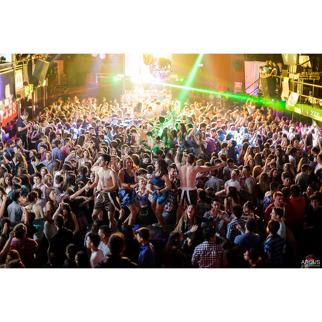 DSH_2015's tweet photo. @ISCJ15 me das ternura con la espumita esa. Me parece que el after estuvo mejor que la fiesta https://t.co/V4HJN3FeUI