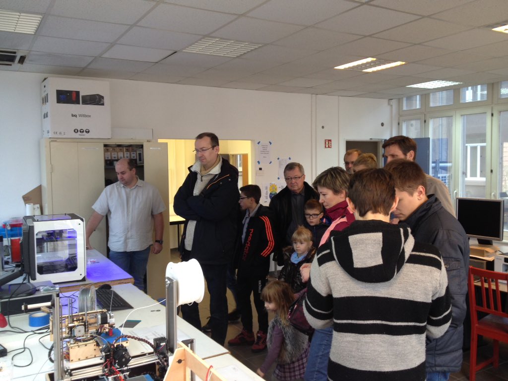 TechTicCo's tweet photo. Portes ouvertes au ThiLab c'est parti on vous attend https://t.co/i2Gyrm2lDz
