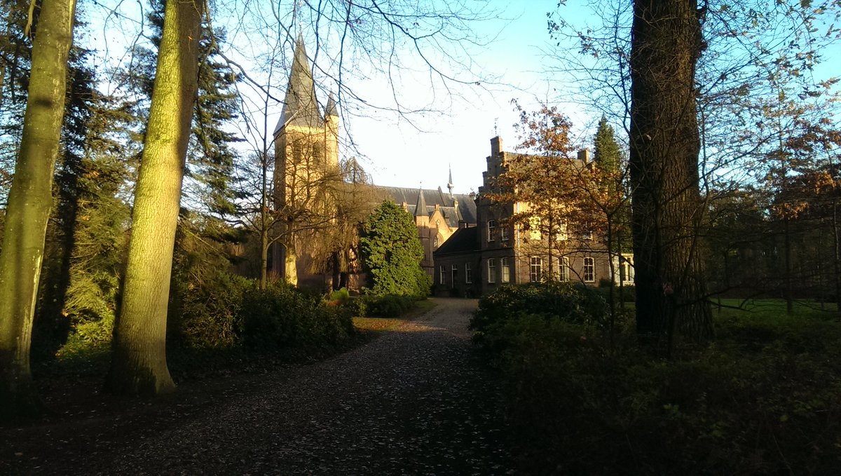 JoskavdLinde's tweet photo. Wat een locatie voor de contactdag van werkgroep Oral History Gelderland met @gelderserfgoed @SLGelderland Genieten! https://t.co/Ua8KYUrP8i