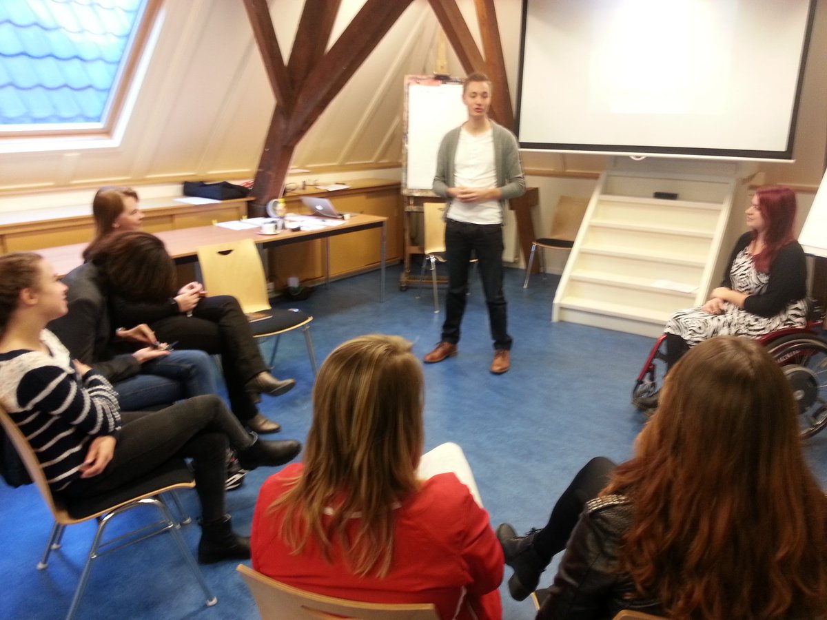 studi073's tweet photo. Tara en Michiel zijn derderjaars #opleidingskunde en ontwikkelden een training op maat voor #studi073 #presenteren https://t.co/FZskh455qw