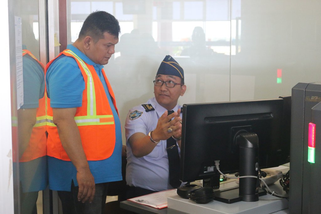 amq_ap1's tweet photo. Kunjungan Operation Director PT. Angkasa Pura I (Persero) di Bandara Pattimura Ambon @AP_Airports https://t.co/gMIbQh1tvD