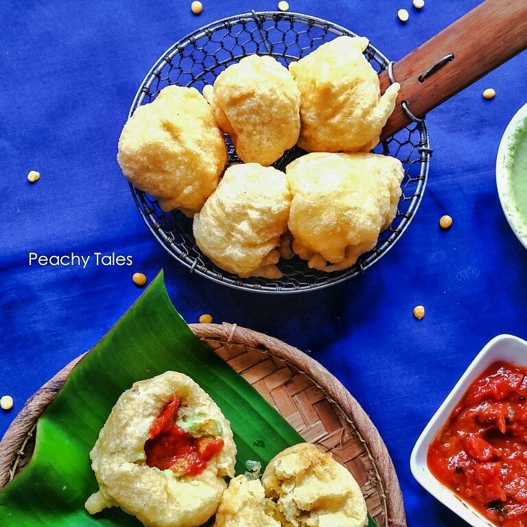 PeachyTales's tweet photo. Pipping hot #Chanapuri anyone? @shelinacooks @tastemauritius @RanisCuisine @BonjourMRU @airmauritius #mauritianfood https://t.co/qiUrt4coYL