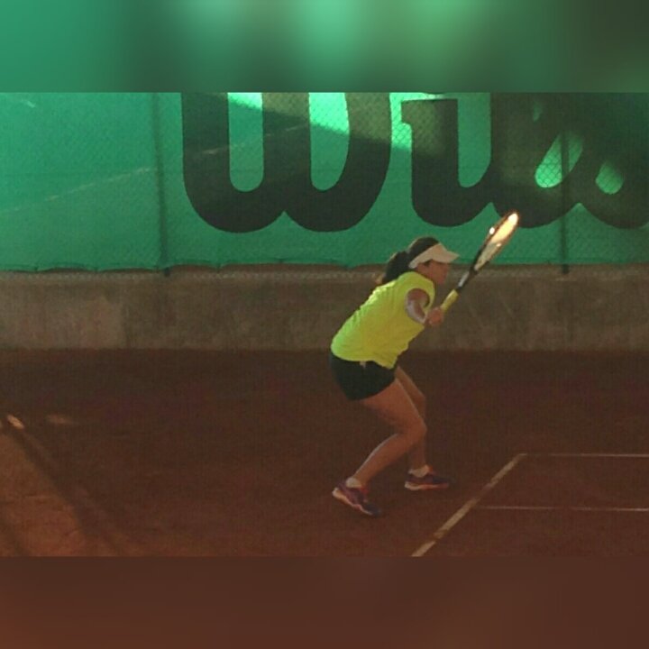 beatriz_rubnic's tweet photo. Hoy se estudia por la mañana y por la tarde, al vicio!! Volvemos a las pistas de tierra 🔜👊🎾 #GoAFullOrGoHome https://t.co/RbDdjim90P