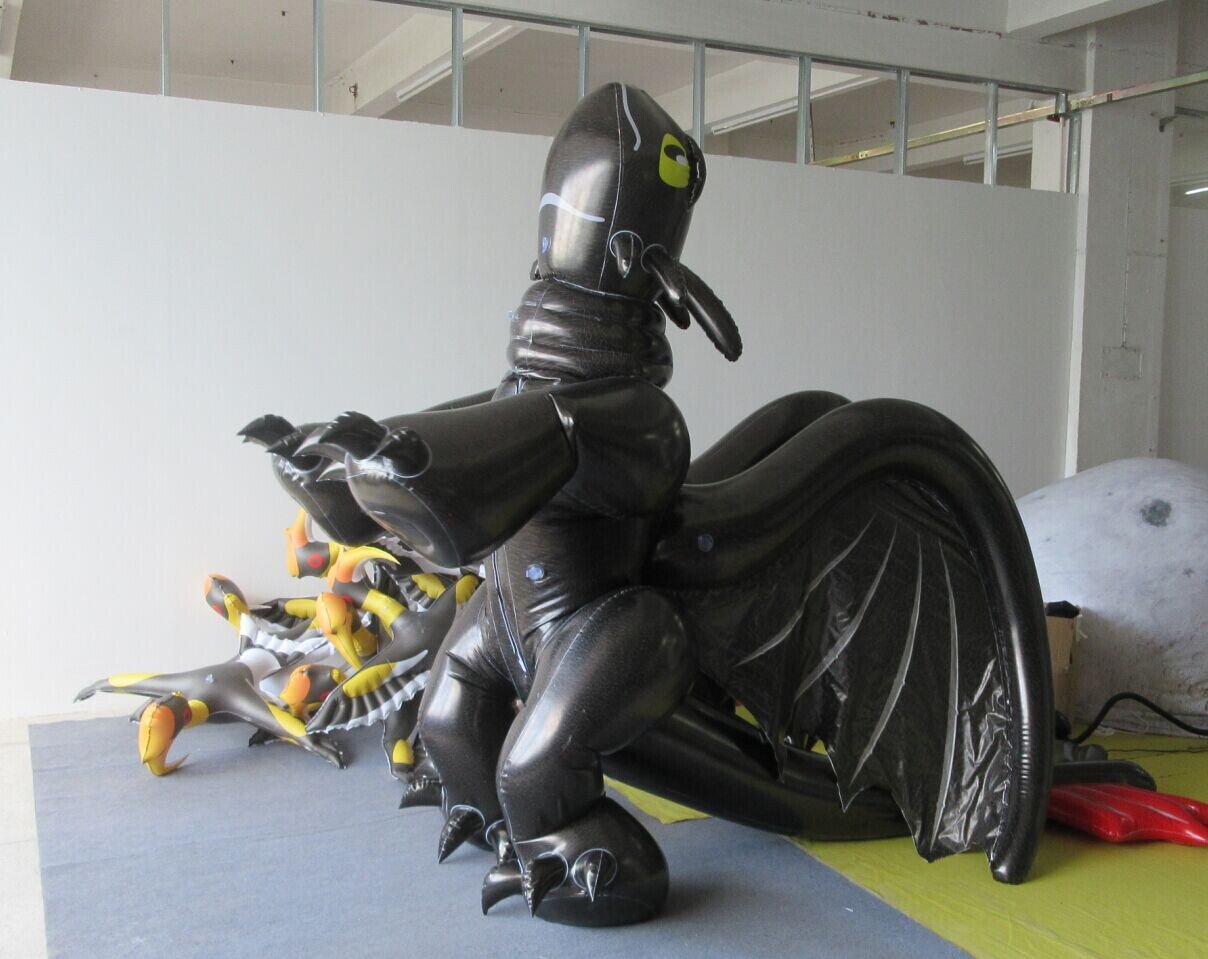 “the newest design inflatable toothless dragon suit ,sharing with each othe...