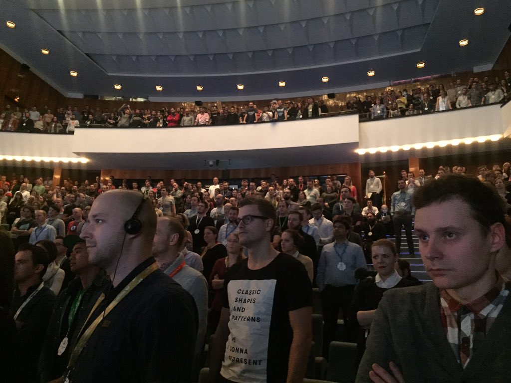 a little interaction is always good) RT <a href="/Markethingcz/">Markething.cz</a>: <a href="/swotme/">Dan Gridin</a> zvednul celý sál na #mktfest