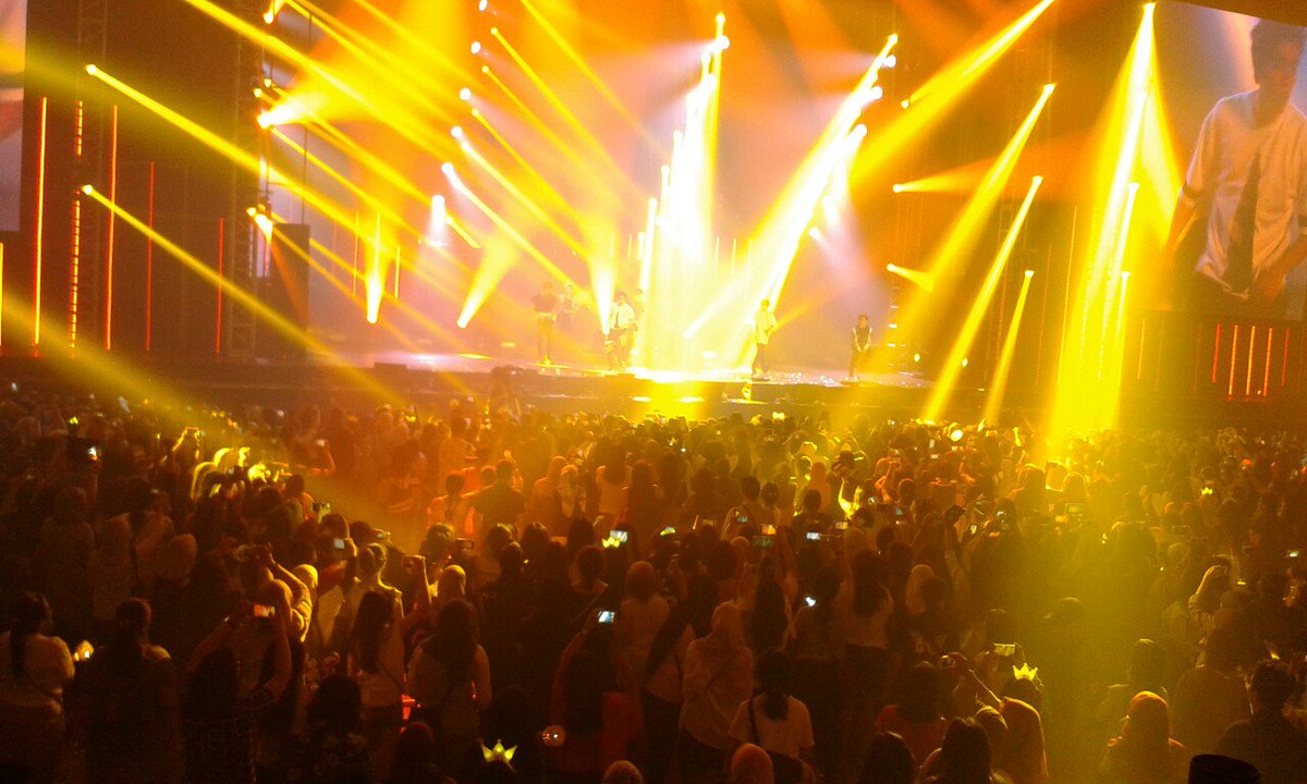 KpopersINDRoom's tweet photo. #InfiniteEffectIna ada beberapa lagu gak mereka bawain, n ada beberapa video yg emang khusus di tanyangin di IE aja https://t.co/IEVqpLxWMV