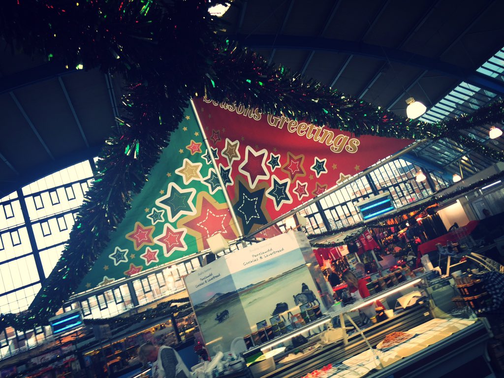 HitsSWalesNews's tweet photo. Festive fun day @swanseamrkt till 3pm #findrudolf #freemincepie #artibods #cookibods Phil Hoyles LIVE till 2 π
π» https://t.co/tKbIBIrEJB