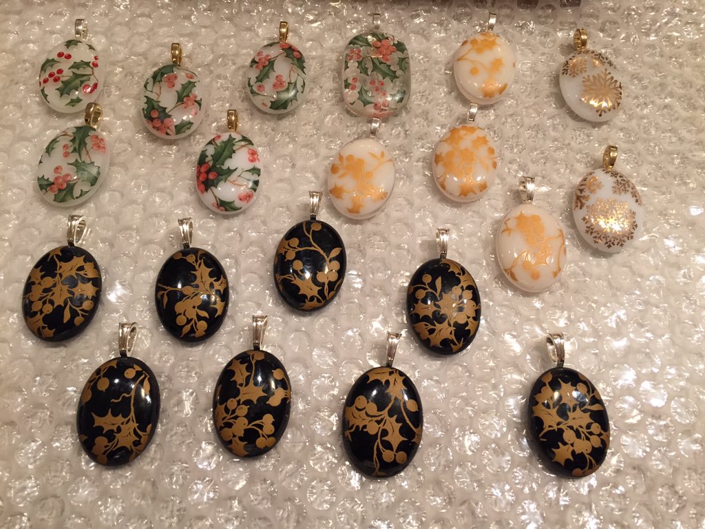 shcider's tweet photo. Check out some pendants "by Madgerie" at our tasting room. Sat-Sun, 3-8. #fusedglass #FestivalofLights #summerland https://t.co/tOs5kPTDmh