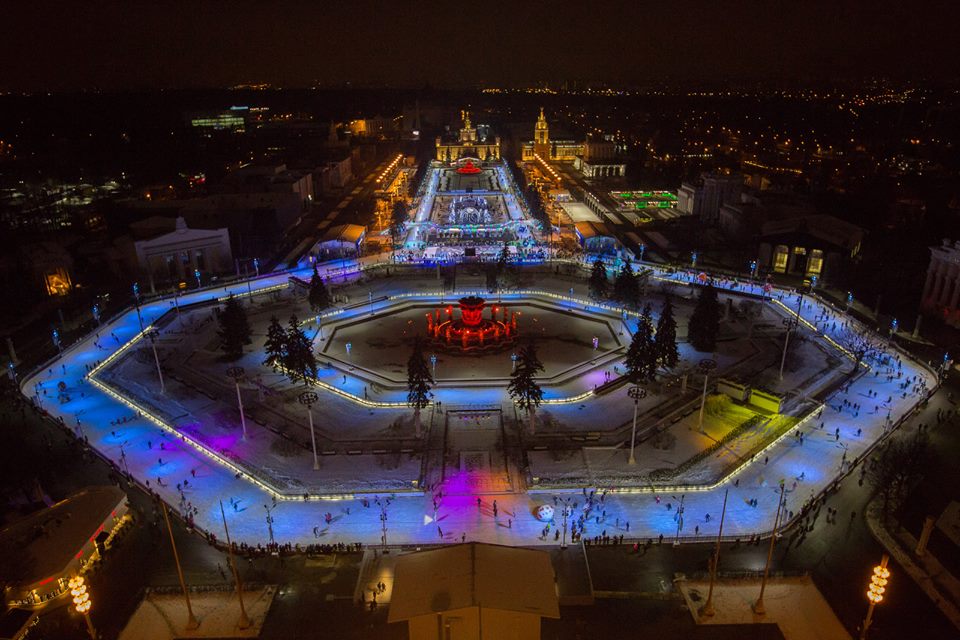Самый большой в Европе каток открылся на ВДНХ

tvzvezda.ru/news/vstrane_i…

Фото: ВДНХ/Facebook
#каток #зима #вднх