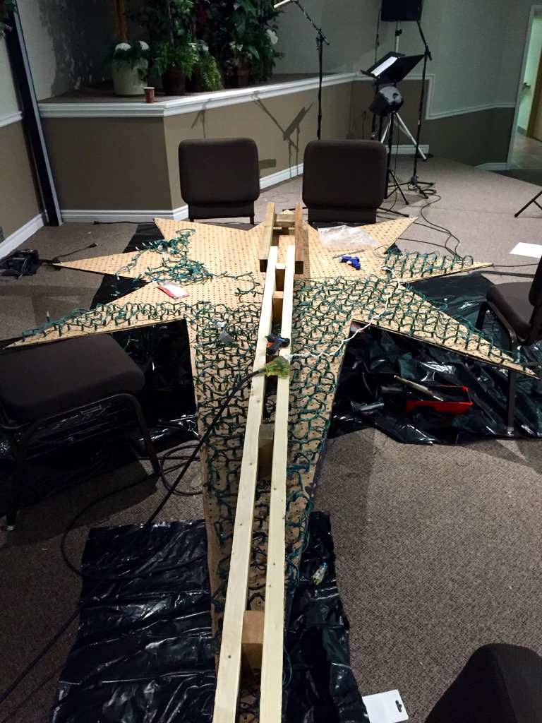 chris_padiath's tweet image. Most tedious part of the job was gluing 1040 lights into the star! @connectingfaith #stepfour #patience #ninehours